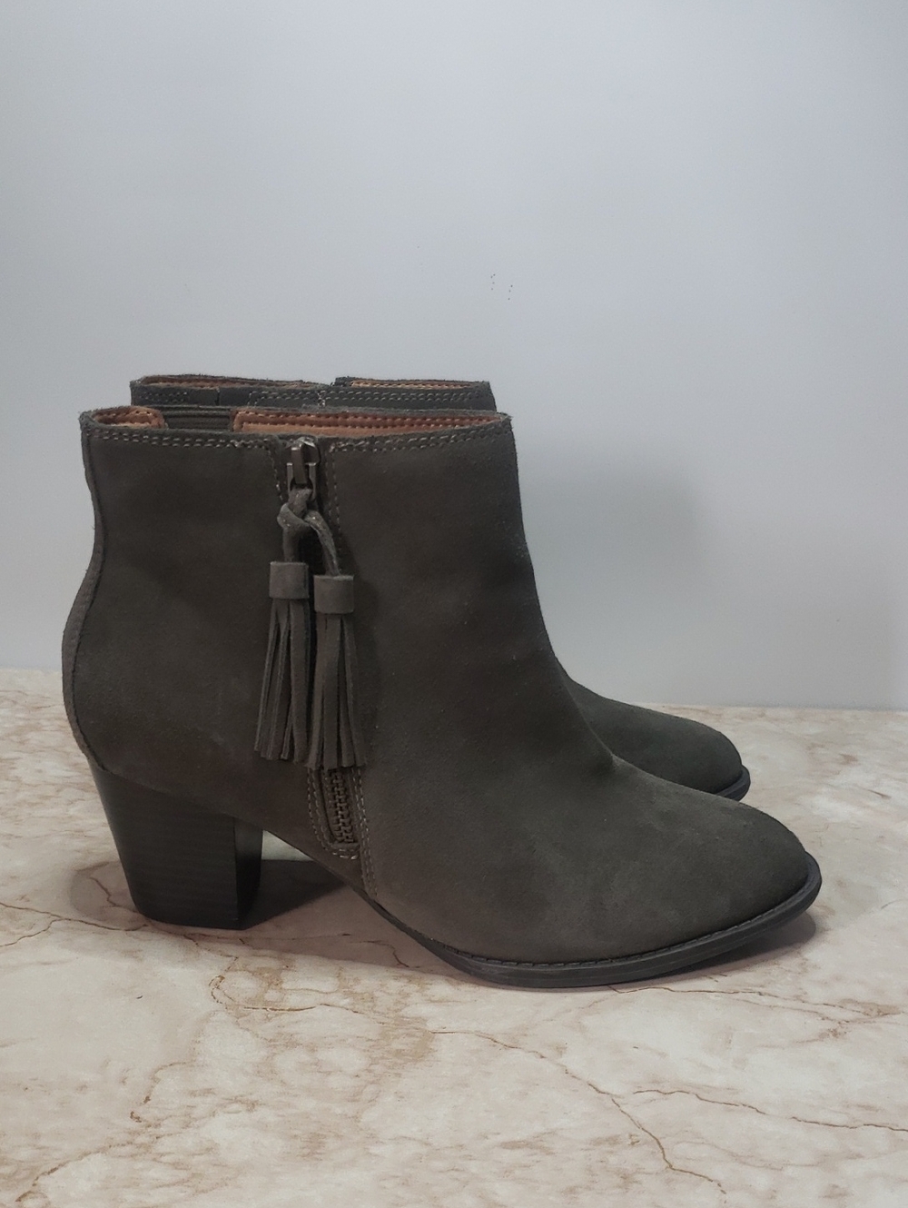 Vionic Women's Olive Suede Ankle Booties - Classic Block Heel Size 8.5 - Picture 3 of 7